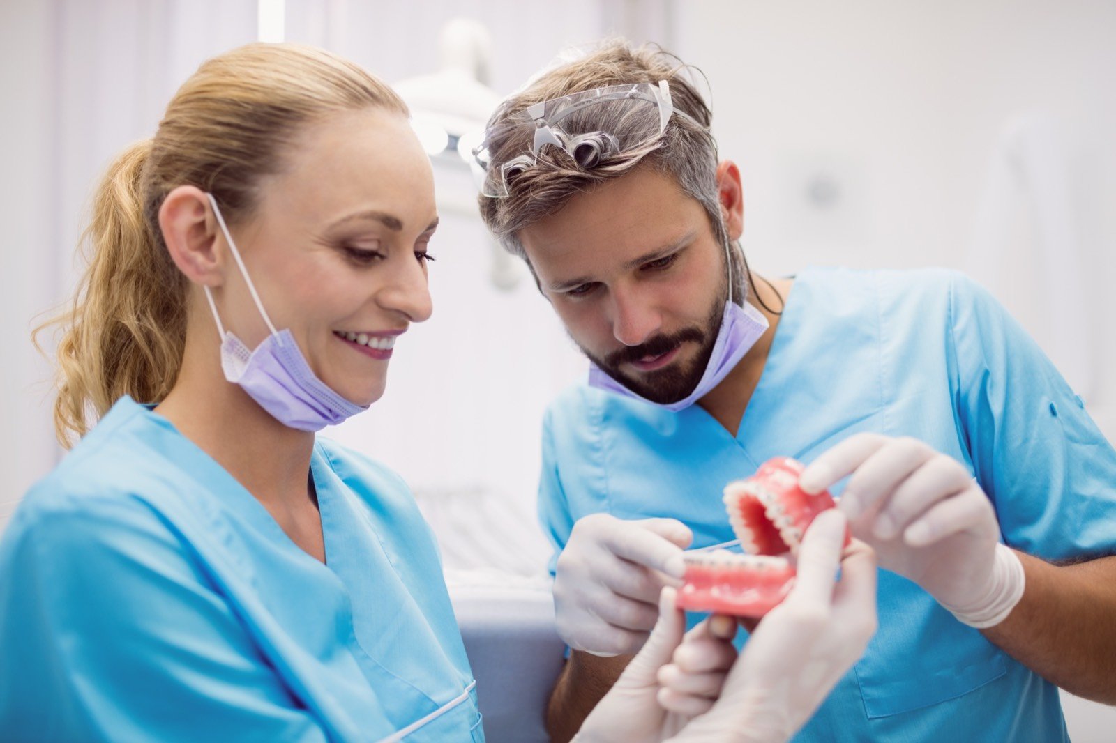 Consulta de avaliação em consultório odontológico