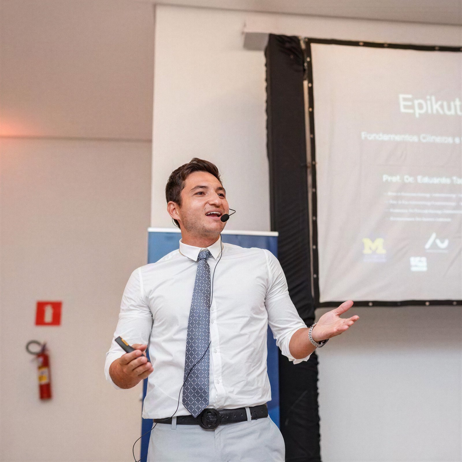 Dr. Eduardo Tadashi Emi em palestra
